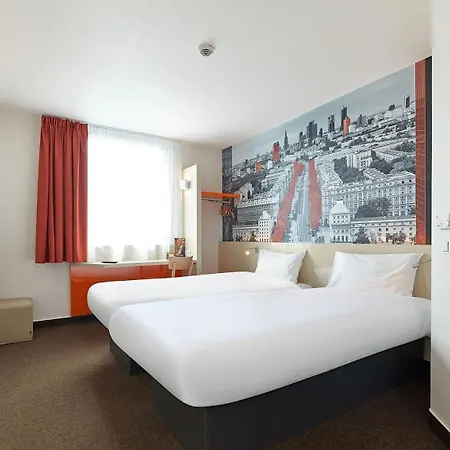 B&B Hotel Warszawa-Okecie Eksteriør bilde