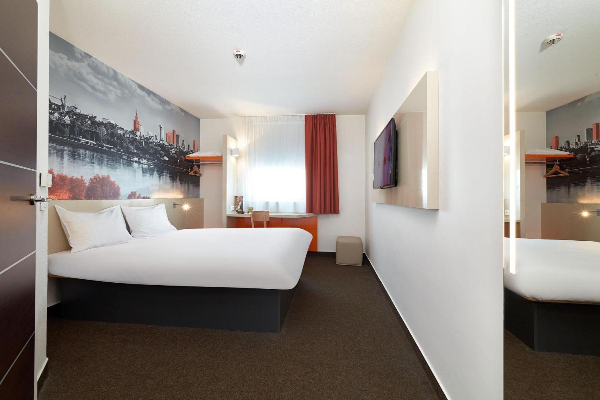 Hotel Warszawa-okecie 2*